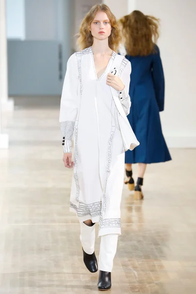 Look 10